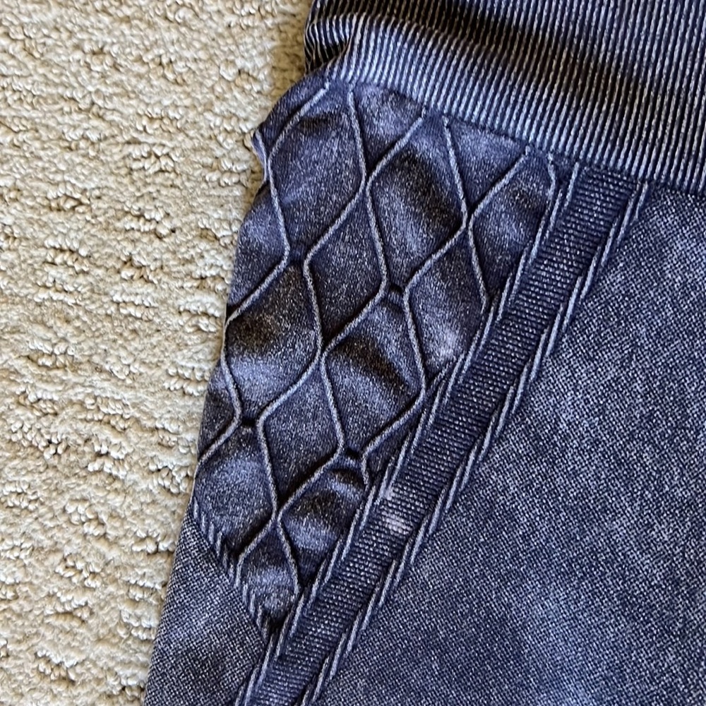 SOLDAthleta Yoga Pants Leggings Tights High Rise Cropped Small Medium EUC Purple - Picture 7 of 16